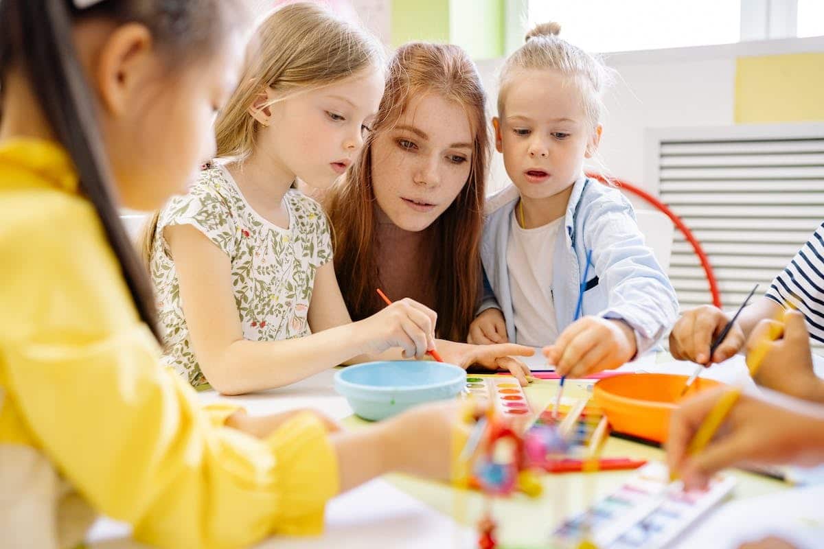 Comment devenir éducateur de jeunes enfants un guide complet Yakaz